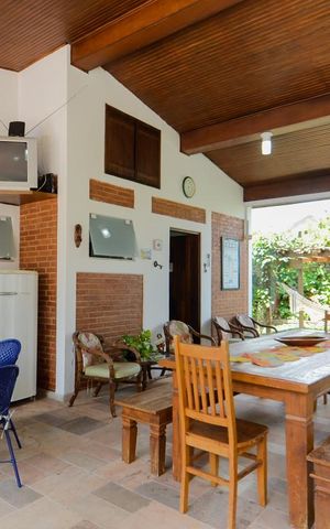 Casa à venda com 297m², 3 quartos e 8 vagas Casa à venda com 297m², 3 quartos e 8 vagasSalão de Festas