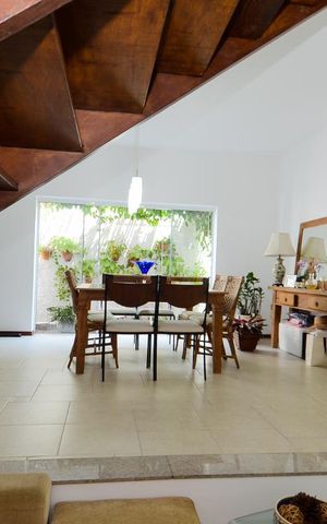 Casa à venda com 297m², 3 quartos e 8 vagas Casa à venda com 297m², 3 quartos e 8 vagasSala de Estar