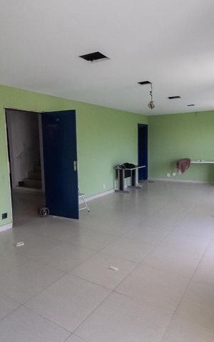 Casa para alugar com 280m², 4 quartos e 3 vagas Casa para alugar com 280m², 4 quartos e 3 vagasDetalhe Sala