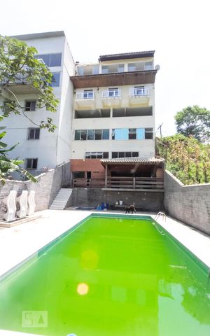 Casa para alugar com 280m², 4 quartos e 3 vagas Casa para alugar com 280m², 4 quartos e 3 vagasÁrea comum - Piscina