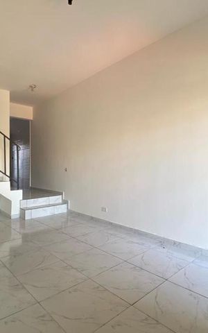 Casa para alugar com 67m², 2 quartos e 2 vagas Casa para alugar com 67m², 2 quartos e 2 vagasSala