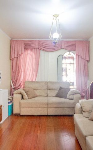 Casa à venda com 200m², 3 quartos e 2 vagasSala