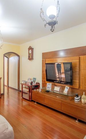 Casa à venda com 200m², 3 quartos e 2 vagasSala