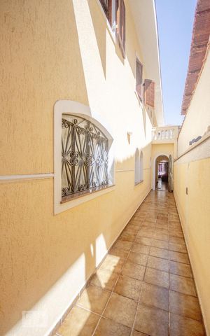 Casa à venda com 200m², 3 quartos e 2 vagasCorredor