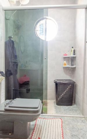 Casa à venda com 200m², 3 quartos e 2 vagasBanheiro
