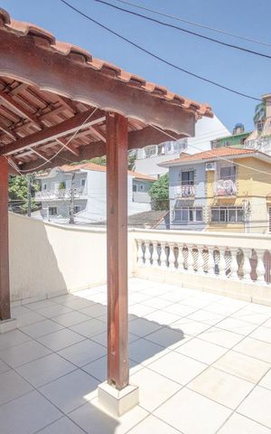 Casa à venda com 200m², 3 quartos e 2 vagasVaranda