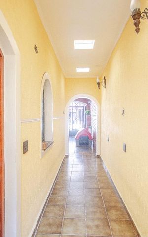 Casa à venda com 200m², 3 quartos e 2 vagasCorredor