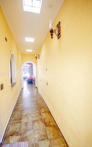 Casa à venda com 200m², 3 quartos e 2 vagasCorredor