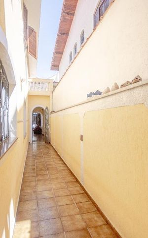 Casa à venda com 200m², 3 quartos e 2 vagasCorredor