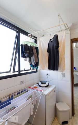 Apartamento à venda com 332m², 3 quartos e 3 vagas Apartamento à venda com 332m², 3 quartos e 3 vagasÁrea de serviço