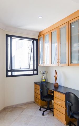 Apartamento à venda com 332m², 3 quartos e 3 vagas Apartamento à venda com 332m², 3 quartos e 3 vagasHome office