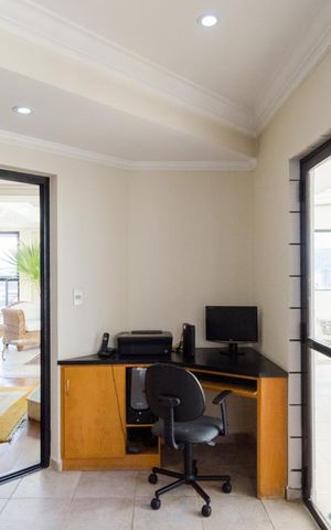 Apartamento à venda com 332m², 3 quartos e 3 vagas Apartamento à venda com 332m², 3 quartos e 3 vagasHome office