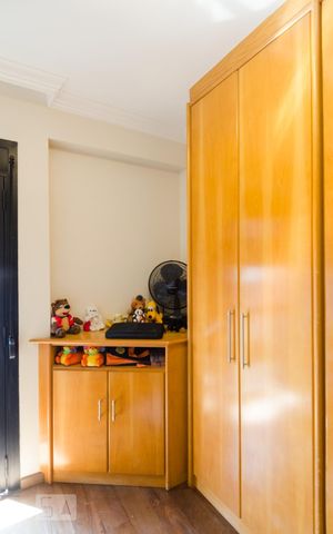 Apartamento à venda com 332m², 3 quartos e 3 vagas Apartamento à venda com 332m², 3 quartos e 3 vagasQuarto 3