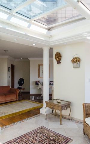 Apartamento à venda com 332m², 3 quartos e 3 vagas Apartamento à venda com 332m², 3 quartos e 3 vagasSala da cobertura
