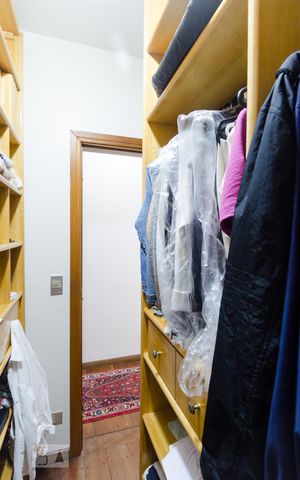 Apartamento à venda com 332m², 3 quartos e 3 vagas Apartamento à venda com 332m², 3 quartos e 3 vagasCloset da suíte