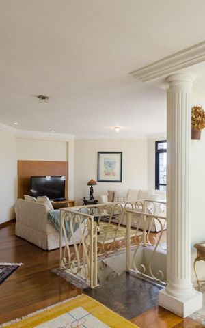 Apartamento à venda com 332m², 3 quartos e 3 vagas Apartamento à venda com 332m², 3 quartos e 3 vagasSala da cobertura