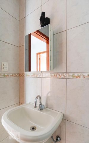 Apartamento para alugar com 73m², 2 quartos e sem vagaBanheiro