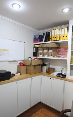 Casa à venda com 250m², 3 quartos e 2 vagasEscritório