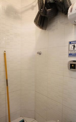 Casa à venda com 250m², 3 quartos e 2 vagasBanheiro de Serviço