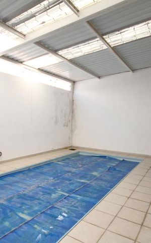 Casa à venda com 250m², 3 quartos e 2 vagasPiscina