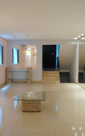 Casa à venda com 252m², 4 quartos e 5 vagasSala