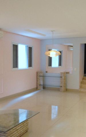 Casa à venda com 252m², 4 quartos e 5 vagasSala