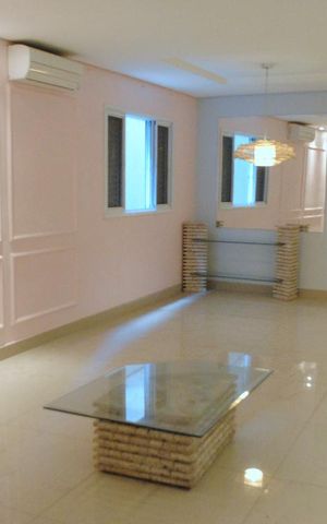 Casa à venda com 252m², 4 quartos e 5 vagasSala 2