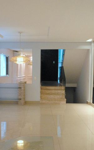 Casa à venda com 252m², 4 quartos e 5 vagasSala