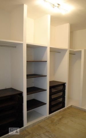 Casa à venda com 252m², 4 quartos e 5 vagasCloset do quarto