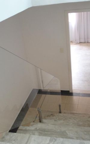 Casa à venda com 252m², 4 quartos e 5 vagasEscada