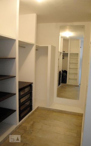 Casa à venda com 252m², 4 quartos e 5 vagasCloset do quarto