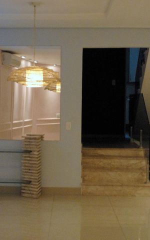 Casa à venda com 252m², 4 quartos e 5 vagasSala 1
