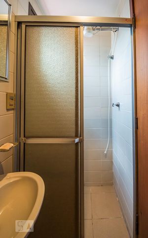 Apartamento à venda com 148m², 4 quartos e 3 vagas Apartamento à venda com 148m², 4 quartos e 3 vagasBanheiro de Serviço