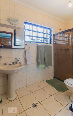 Casa à venda com 454m², 3 quartos e 1 vaga Casa à venda com 454m², 3 quartos e 1 vagaBanheiro da Suíte