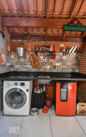 Casa à venda com 140m², 3 quartos e 2 vagasLavanderia