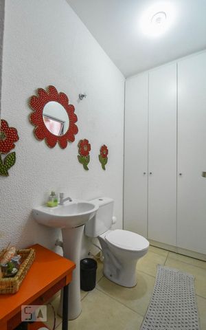 Casa à venda com 140m², 3 quartos e 2 vagasLavabo