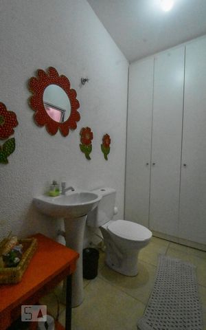 Casa à venda com 140m², 3 quartos e 2 vagasLavabo