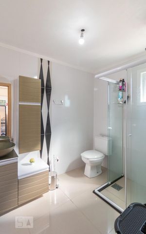 Casa de condomínio à venda com 185m², 3 quartos e 2 vagas Casa de condomínio à venda com 185m², 3 quartos e 2 vagasBanheiro do Quarto 3