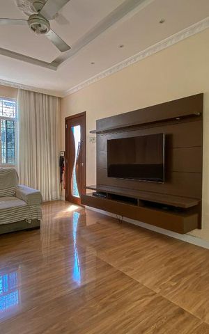 Casa à venda com 225m², 3 quartos e 5 vagas Casa à venda com 225m², 3 quartos e 5 vagasSala