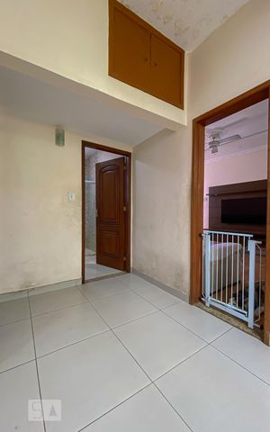 Casa à venda com 225m², 3 quartos e 5 vagas Casa à venda com 225m², 3 quartos e 5 vagasCorredor