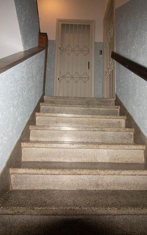 Apartamento à venda com 100m², 3 quartos e 1 vaga Apartamento à venda com 100m², 3 quartos e 1 vagaEscada