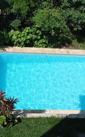 Casa à venda com 380m², 3 quartos e 5 vagas Casa à venda com 380m², 3 quartos e 5 vagasÁrea comum - Piscina