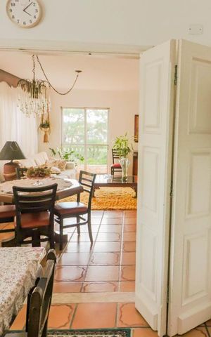 Casa à venda com 380m², 3 quartos e 5 vagas Casa à venda com 380m², 3 quartos e 5 vagas Salas