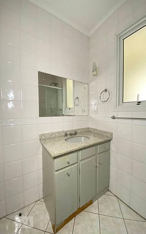Apartamento para alugar com 74m², 2 quartos e 1 vagaBanheiro 