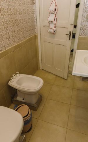 Casa à venda com 250m², 6 quartos e 11 vagas Casa à venda com 250m², 6 quartos e 11 vagasBanheiro 1