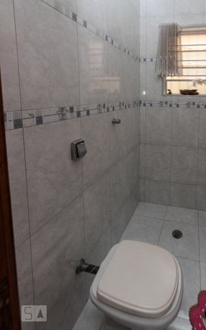 Casa para alugar com 129m², 3 quartos e 2 vagas Casa para alugar com 129m², 3 quartos e 2 vagasBanheiro