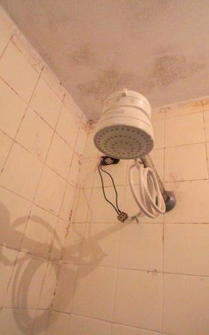 Casa à venda com 69m², 2 quartos e 1 vaga Casa à venda com 69m², 2 quartos e 1 vagaBanheiro