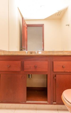 Apartamento à venda com 460m², 5 quartos e 5 vagas Apartamento à venda com 460m², 5 quartos e 5 vagasLavabo