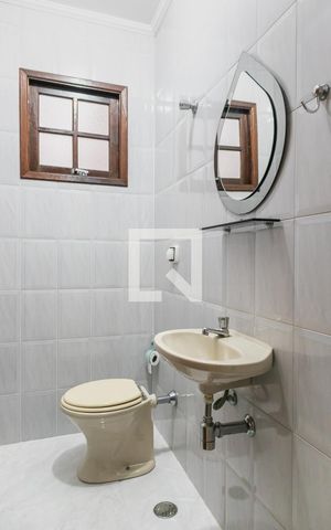 Casa à venda com 150m², 4 quartos e 3 vagas Casa à venda com 150m², 4 quartos e 3 vagasLavabo
