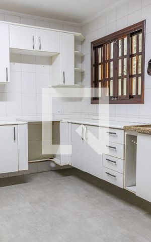 Casa à venda com 150m², 4 quartos e 3 vagas Casa à venda com 150m², 4 quartos e 3 vagasCozinha